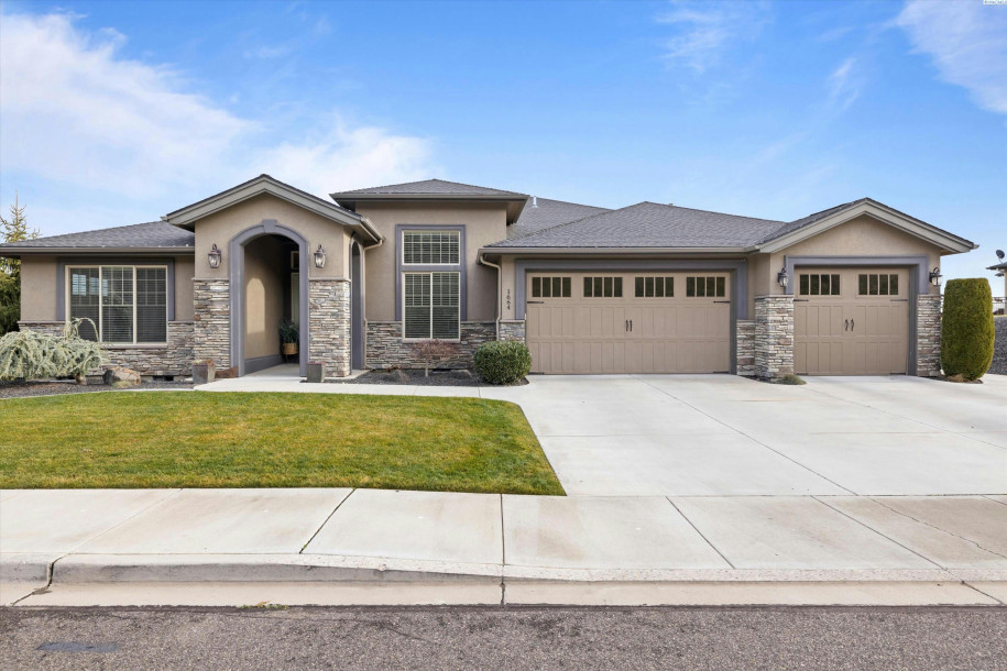 10402 SILVERBRIGHT DR, Pasco, WA 99301-9