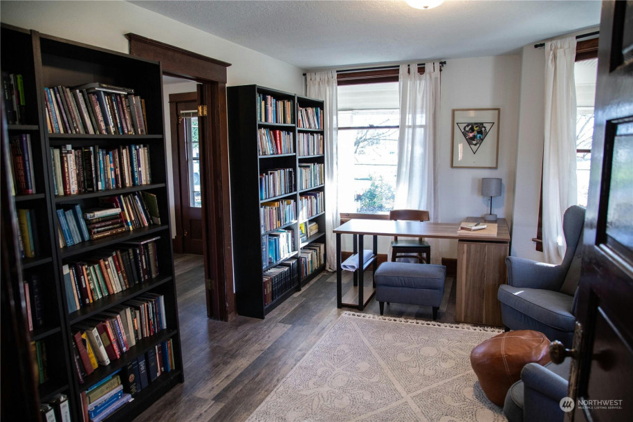 14921 PIONEER WAY E, Puyallup, WA 98372-3