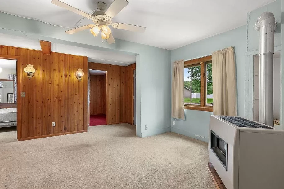 728 6th St NE, Little Falls, MN 56345-7