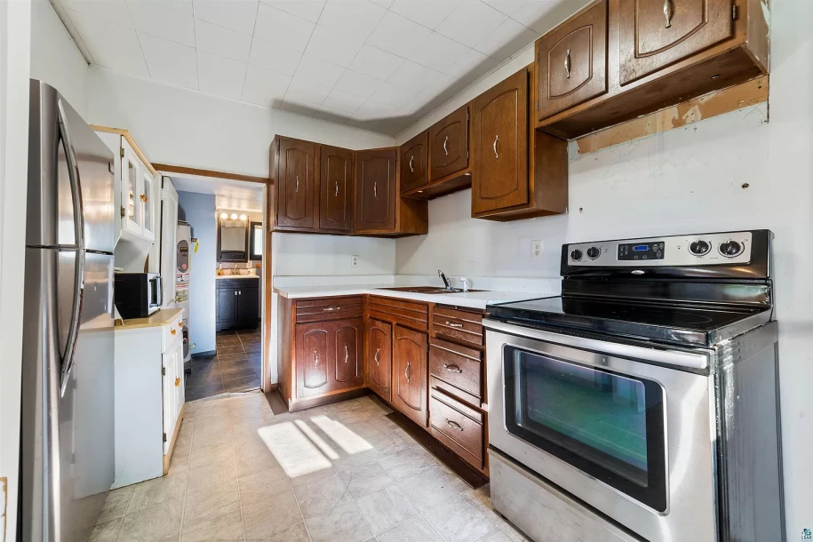 6519 Polk St, Duluth, MN 55807-4