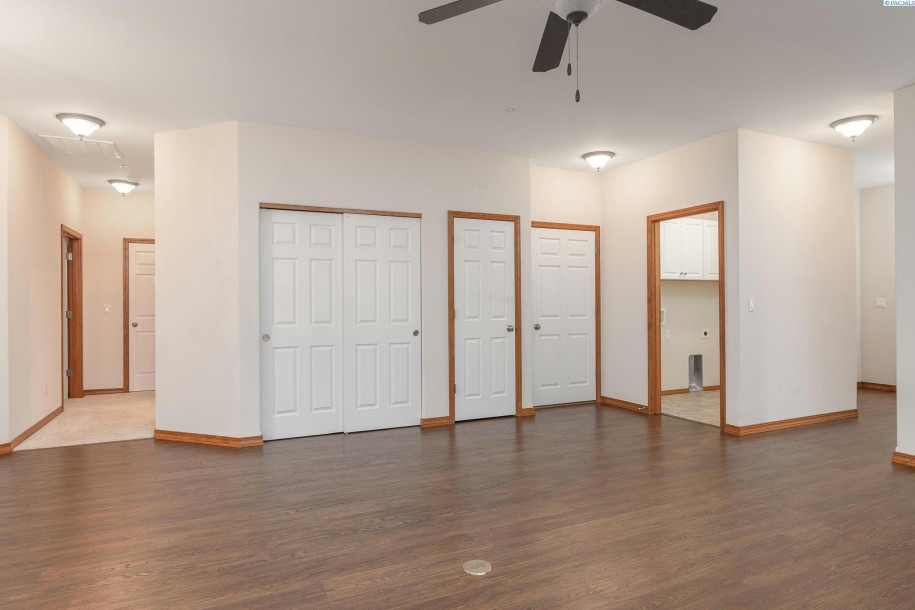 7810 W 21ST AVE, Kennewick, WA 99338-7