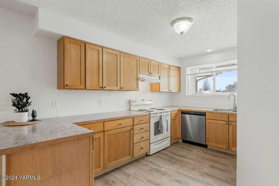 4903 MCCARGAR ST, Yakima, WA 98908-9