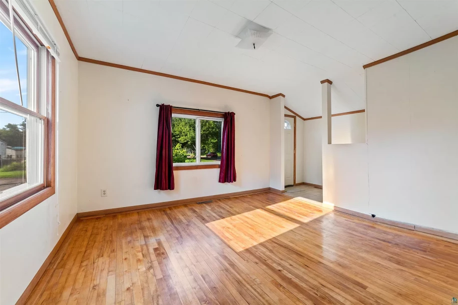 6519 Polk St, Duluth, MN 55807-6