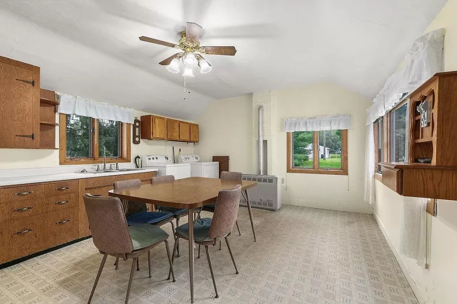 728 6th St NE, Little Falls, MN 56345-3