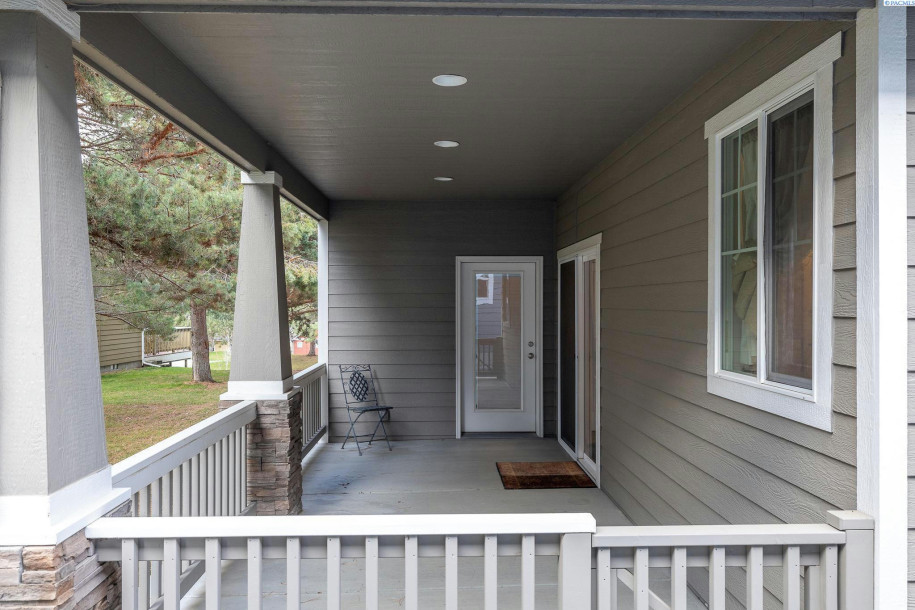 7810 W 21ST AVE, Kennewick, WA 99338-3