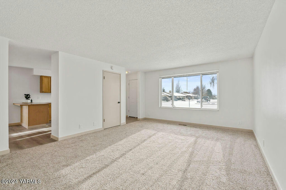 4903 MCCARGAR ST, Yakima, WA 98908-3
