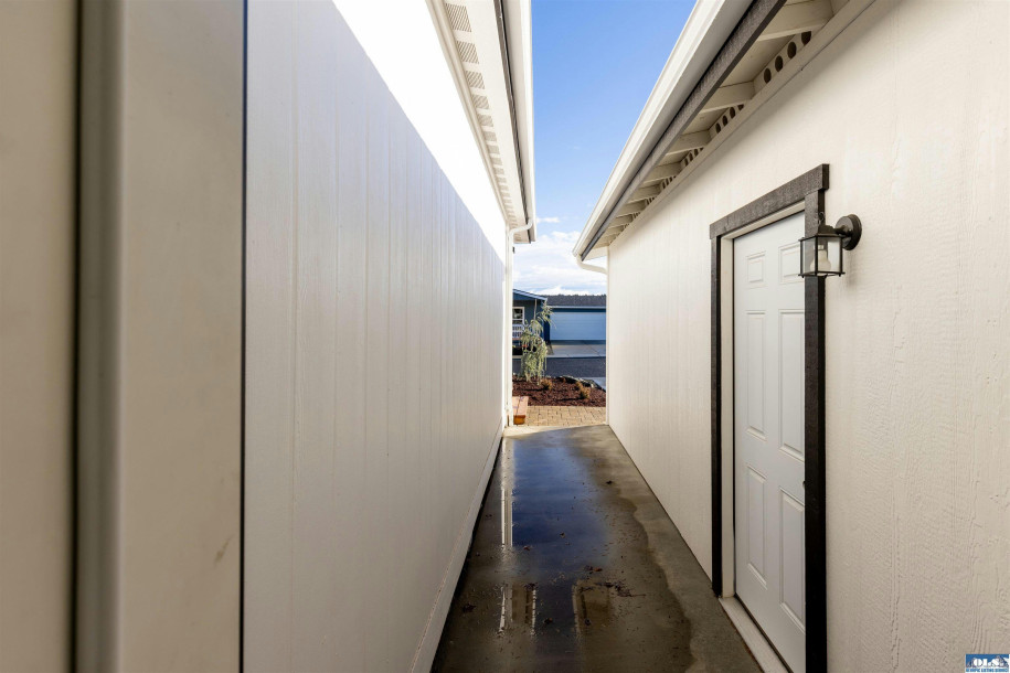 901 N IRIS AVE, Sequim, WA 98382-4