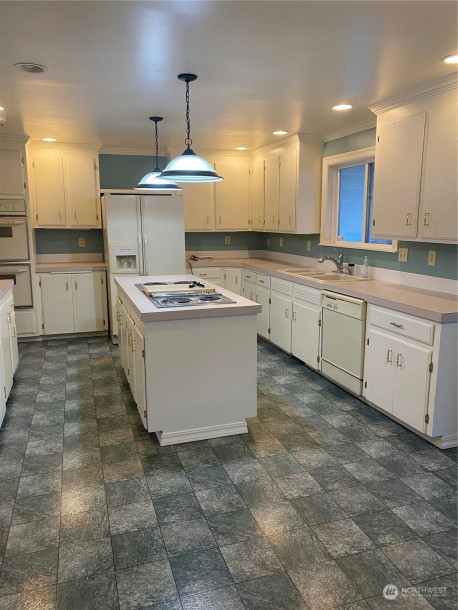 5936 BEVERLY AVE NE, Tacoma, WA 98422 Golden West Properties Inc-2