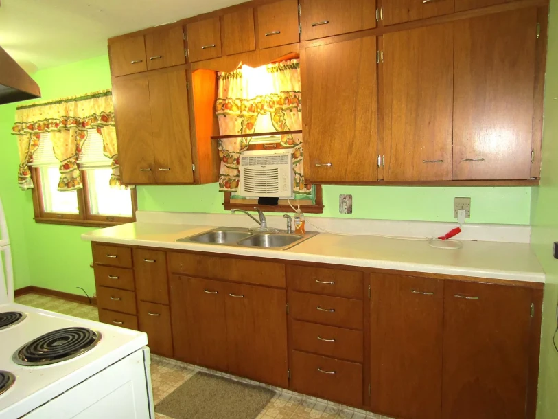837 Western Ave, Madison, MN 56256-1